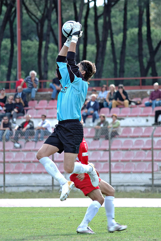 goalkeeper using goalkeeper grip balm